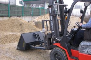 Łyżka hydrauliczna na widły do wózka widłowego