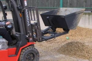 Łyżka hydrauliczna na widły do wózka widłowego