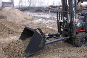 Łyżka hydrauliczna na widły do wózka widłowego